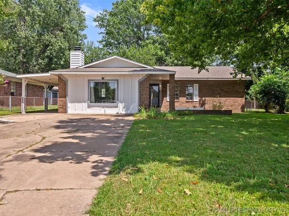 802 N Main St, Wagoner, OK 74467
