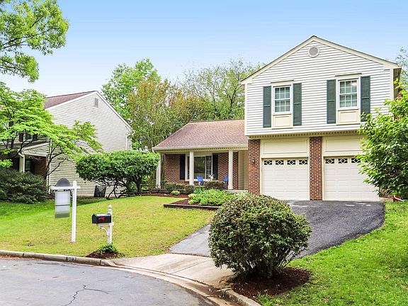3rd image of 302 Bostwick Ln