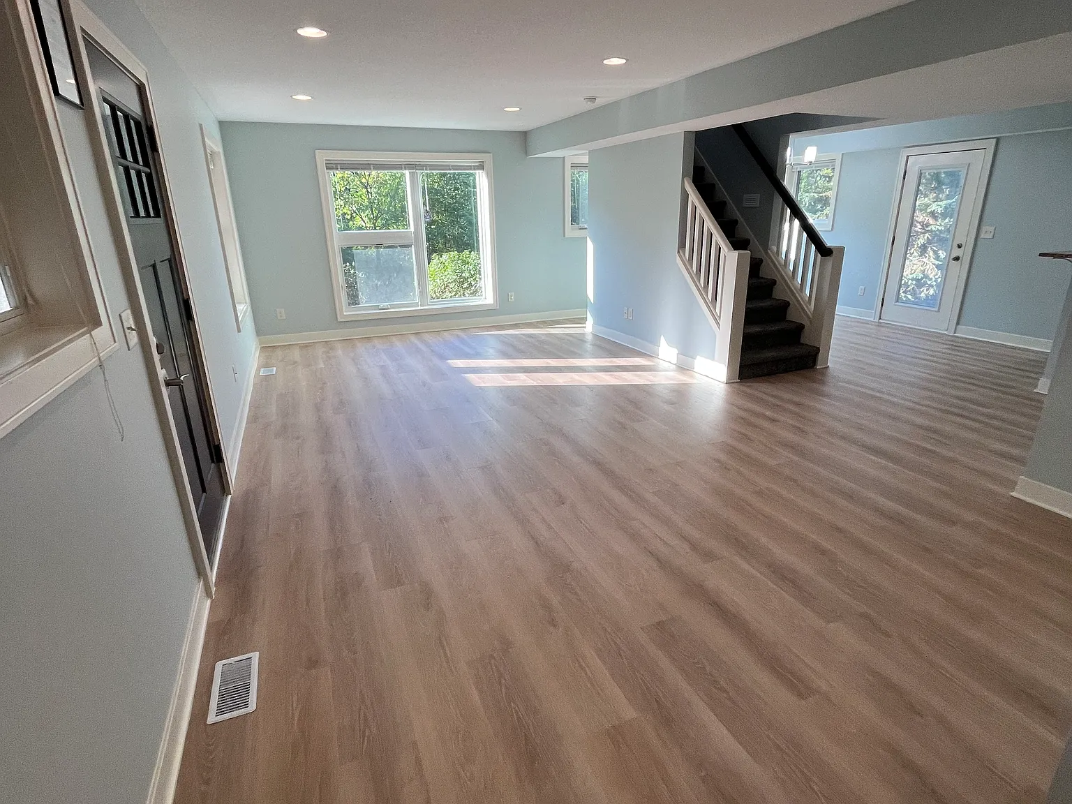 5 bed, 2740 sqft, $3,000 — Photo 3