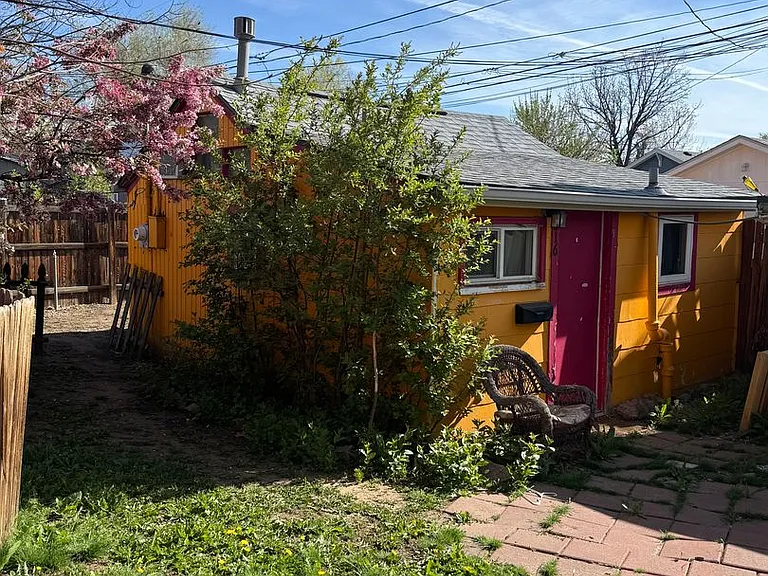 Miner's Cottage Near Old Town Louisville — Photo 3