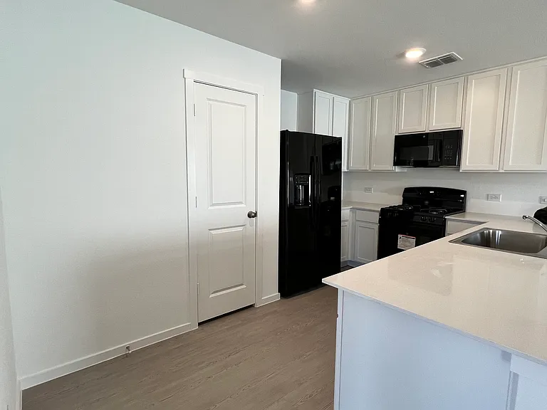 921 Mossycup St — Photo 5