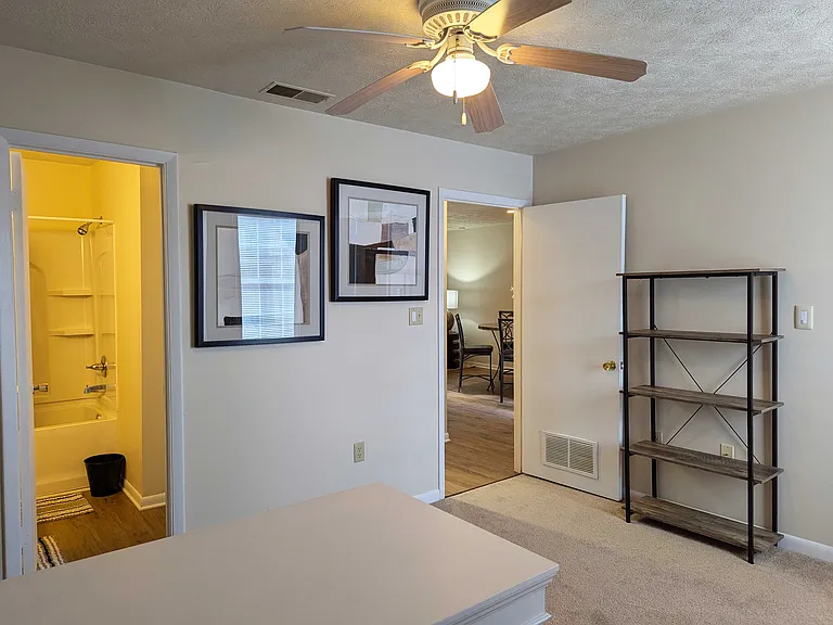 Chestnut Ridge Apartments — Photo 16