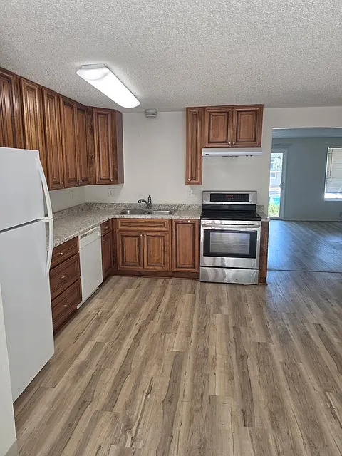 3 bed, 1200 sqft, $1,595 — Photo 4