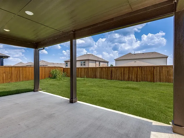 749 Windsor Dr — Photo 30
