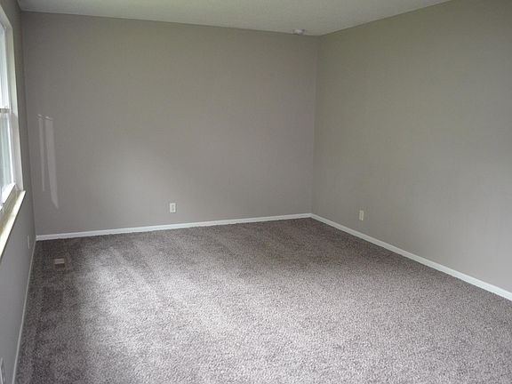 5th image of 1305 Knollwood Cir
