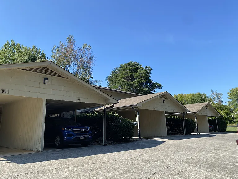 935 Naomi Dr — Photo 24