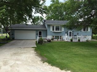 408 S 4th St, Fairbank, IA 50629
