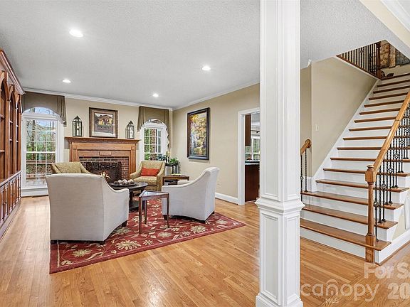 3rd image of 9525 Millen Dr