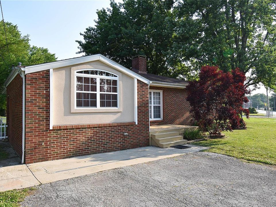 606 E Main St, Staunton, IL 62088 Zillow