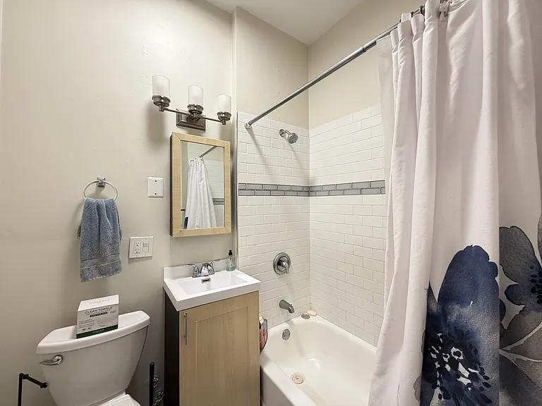 854 W George St #4 — Photo 19