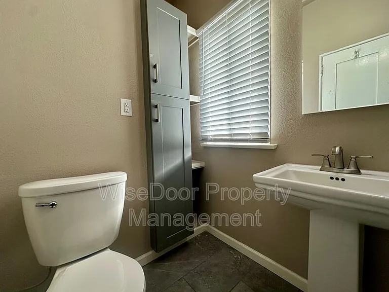 1030 Leonard Ave #6 — Photo 12