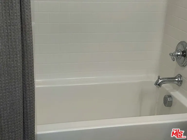 42720 Azure St — Photo 35
