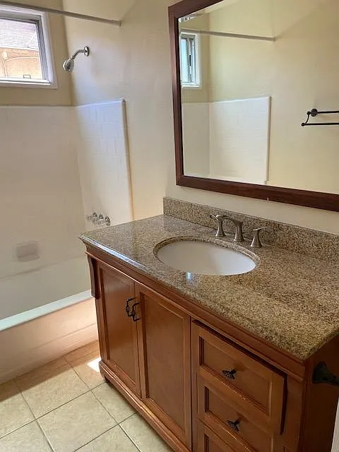 2 bed, 1000 sqft, $2,299 — Photo 4