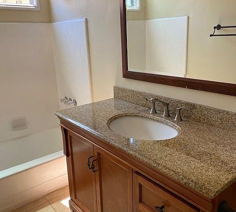4th image of 4956 Kester Ave #1