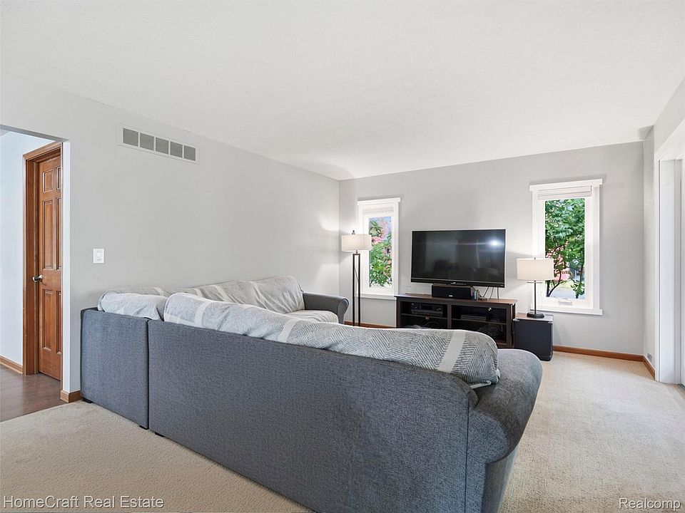 9659 Alger Dr, photo 15