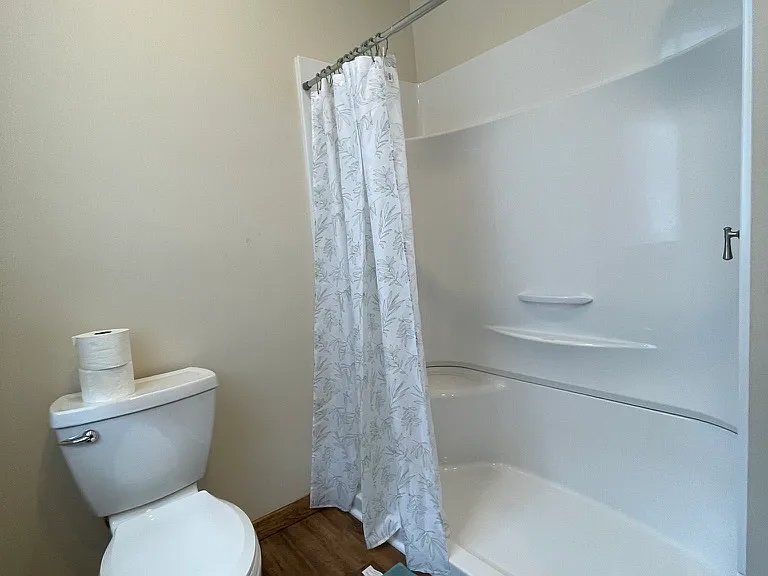 1051 W 4th St #1 — Photo 11