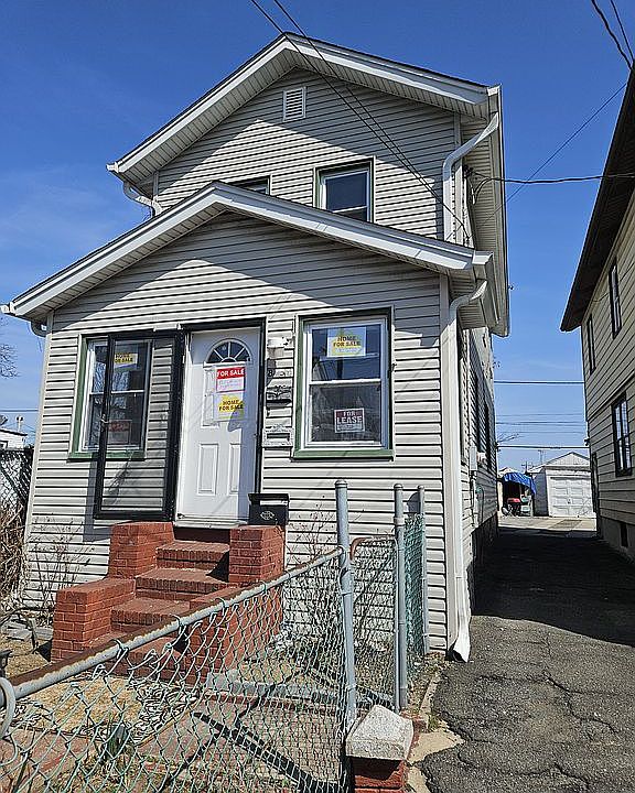 1st image of 8951 121st St