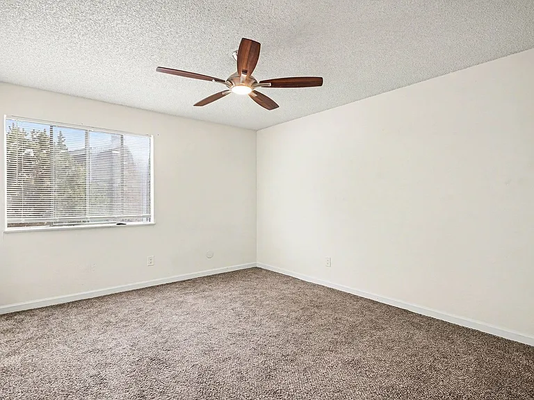 18004 E Ohio Ave #202 — Photo 12
