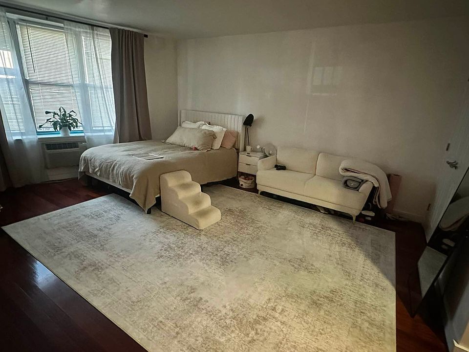 1st image of 21-22 Newtown Ave #1A