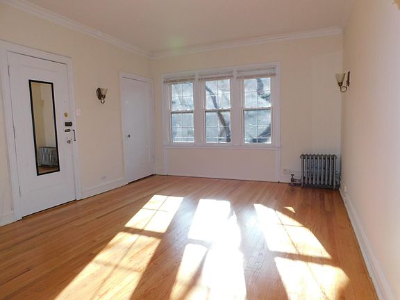 3rd image of 2600 Eastwood Ave #3A