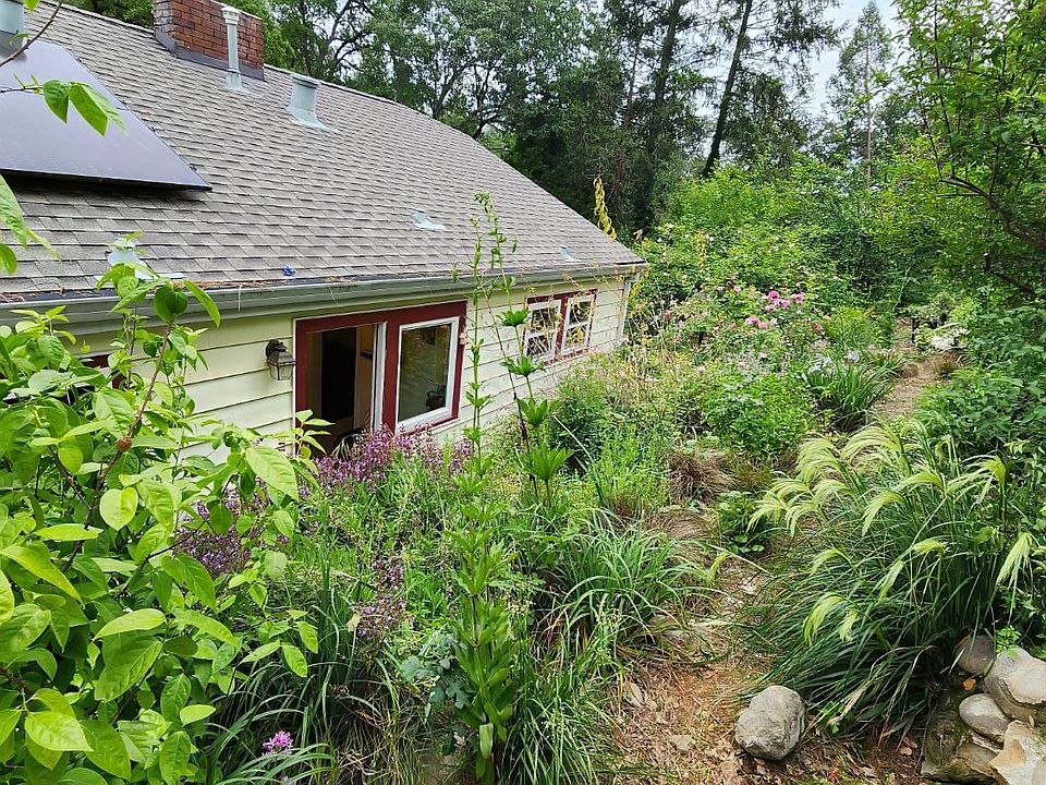 1st image of 894 Hillcrest St