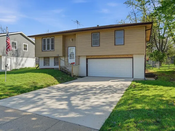 1306 Rolling Meadows Rd, Marshalltown, IA 50158