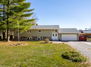 11 Silver Lake Dr, Waterloo, IA 50702