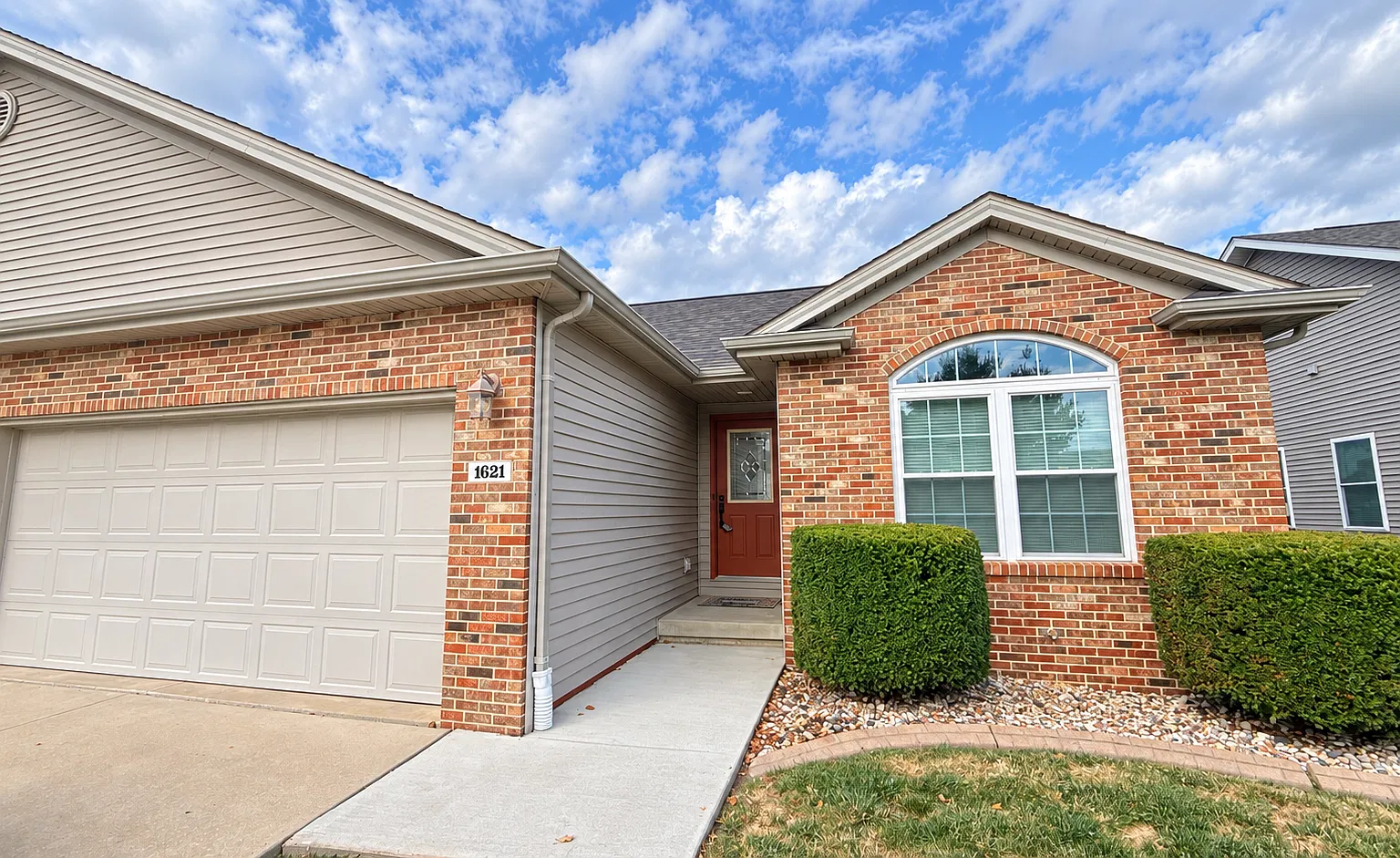 2 bed, 1383 sqft, $2,200 — Photo 1
