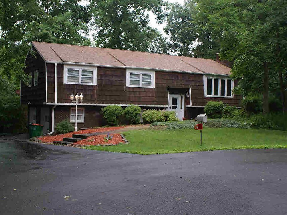 1st image of 15 Phillips Dr