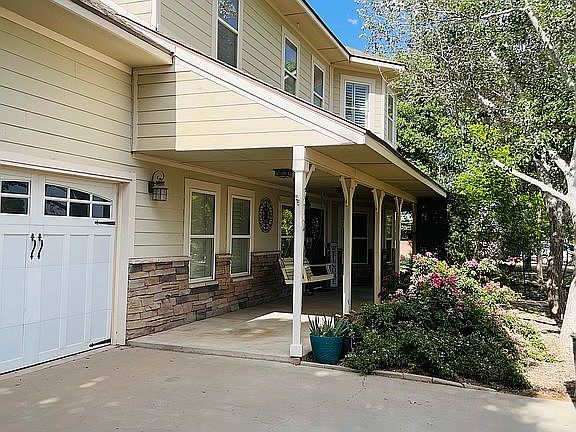 2nd image of 712 Thoroughbred Dr