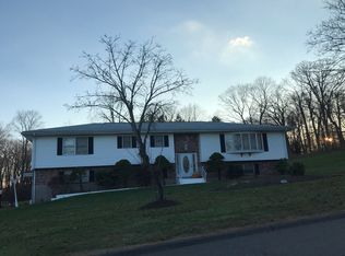 21 Ashley Ct, Bloomfield, CT 06002