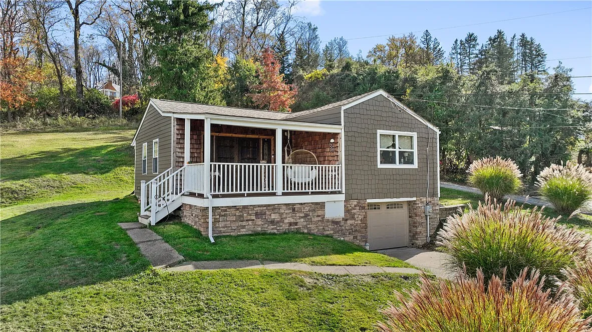 319 1st Ave photo 1