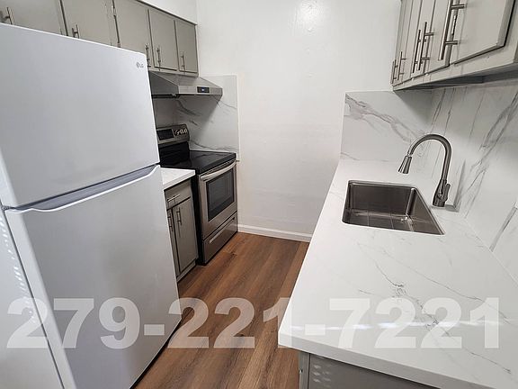 3rd image of 2206 26th St