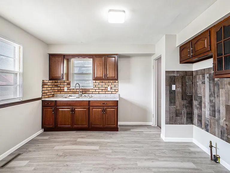 310 E Pierson Rd — Photo 4