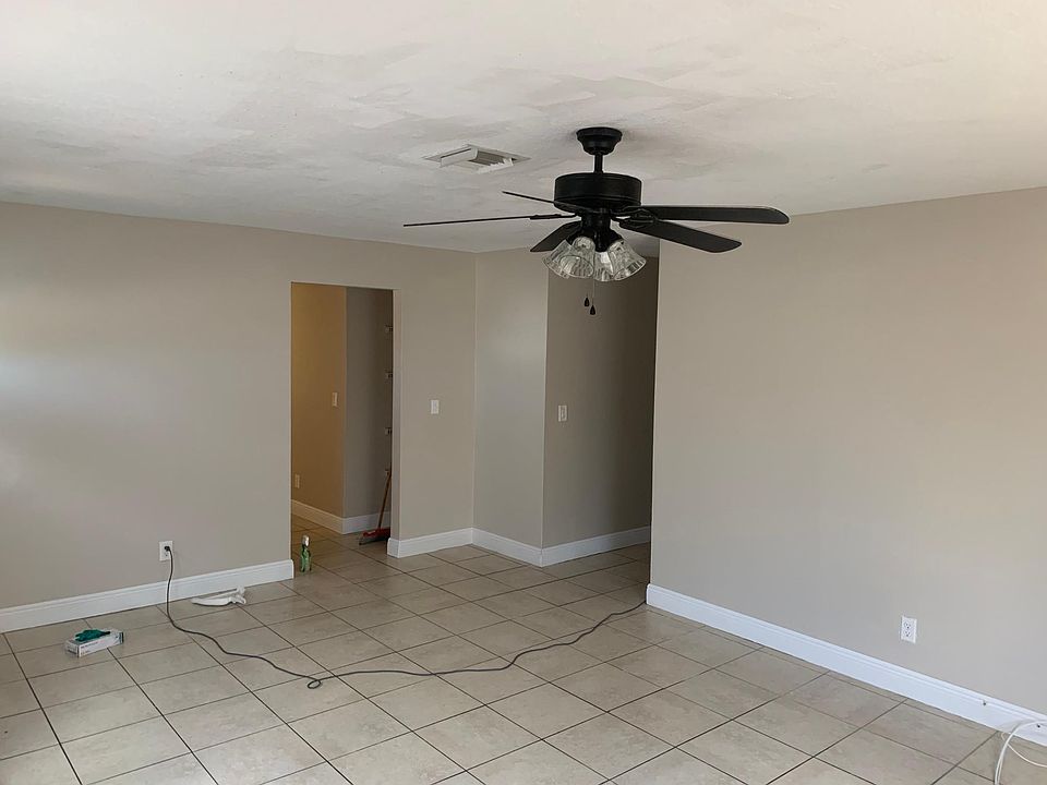 303 NW 7th St Hallandale FL | Zillow