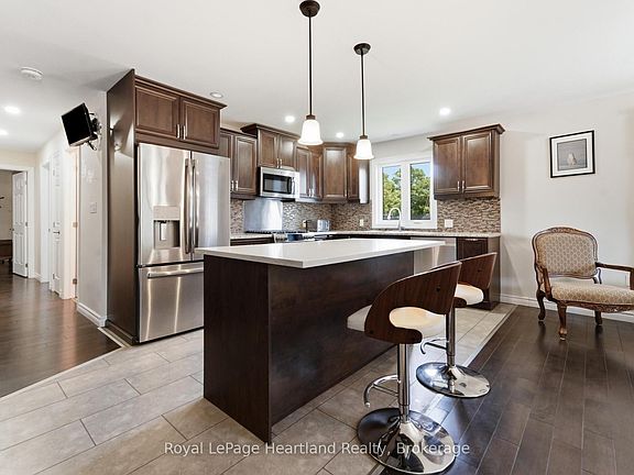 3rd image of 62 Victoria Blvd