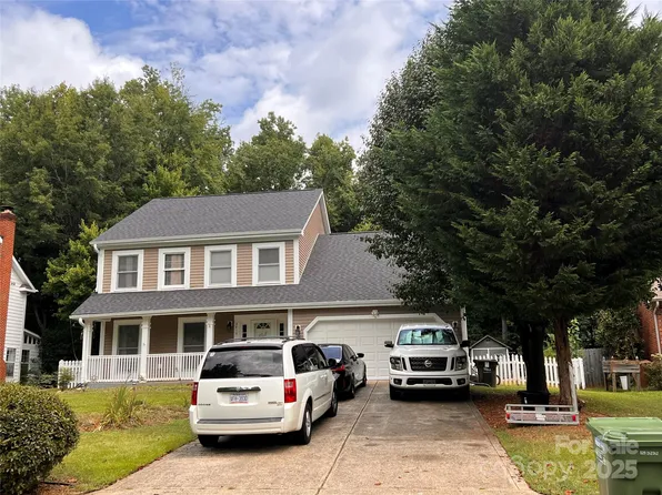 2913 Summerland Dr, Matthews, NC 28105