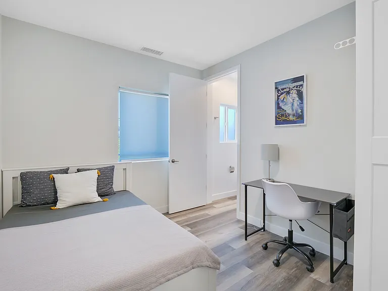 1280 W 37th Pl #B2B3 — Photo 18