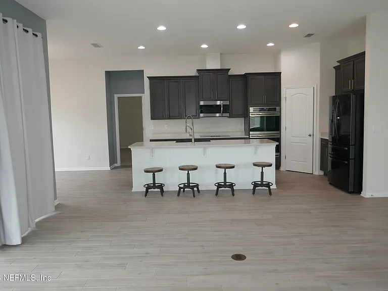 375 Great Lakes Ct — Photo 15