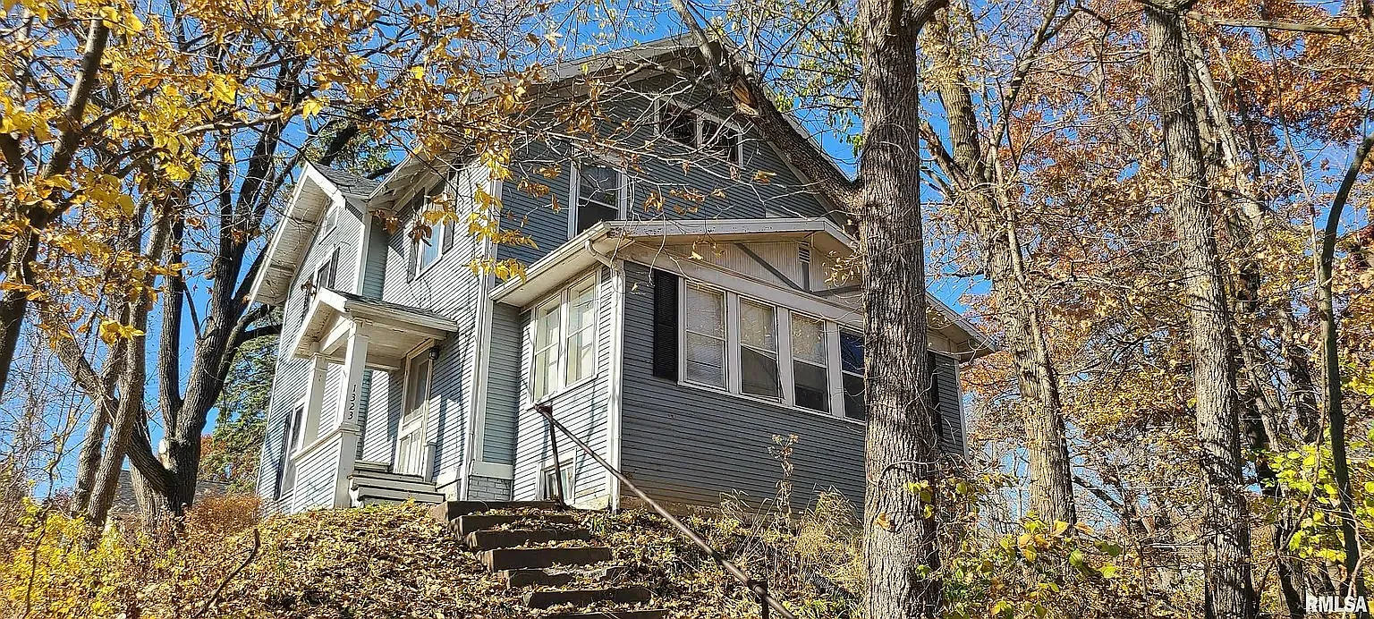 3 bed, 1.5 bath, 1400 sqft, $1,397 — Photo 1