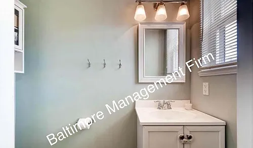 107 N Glover St Photo 1