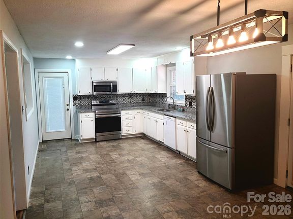 2nd image of 2230 Kenwood Dr