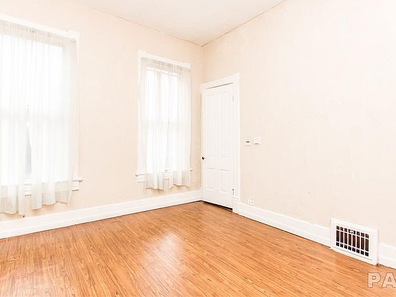 4th image of 1822 N Peoria Ave