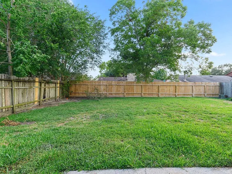 18067 Garden Manor Dr — Photo 1