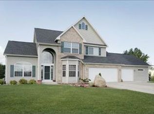 7250 Hunters Ridge Dr, Kalamazoo, MI 49009