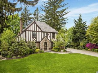 25 Vanderbilt Rd, Manhasset, NY 11030