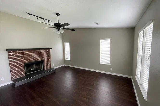 3 bed, 1329 sqft, $1,450 — Photo 3