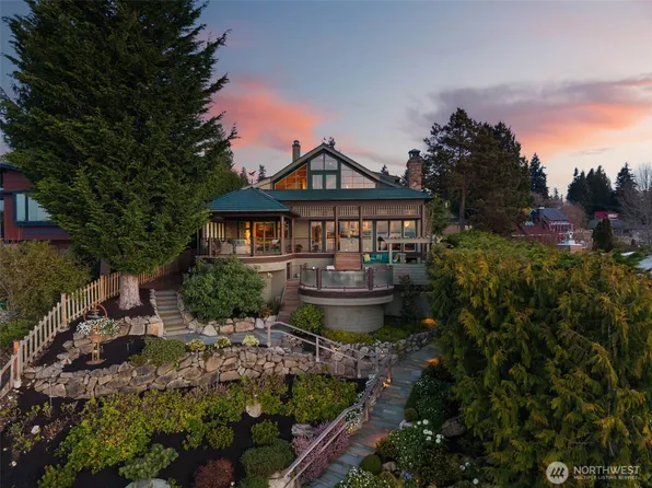 1121 Irene Place NE, Bainbridge Island, WA 98110
