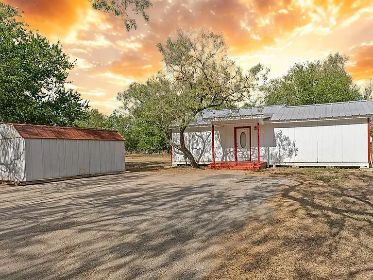 301 Tatum Rd — Photo 18
