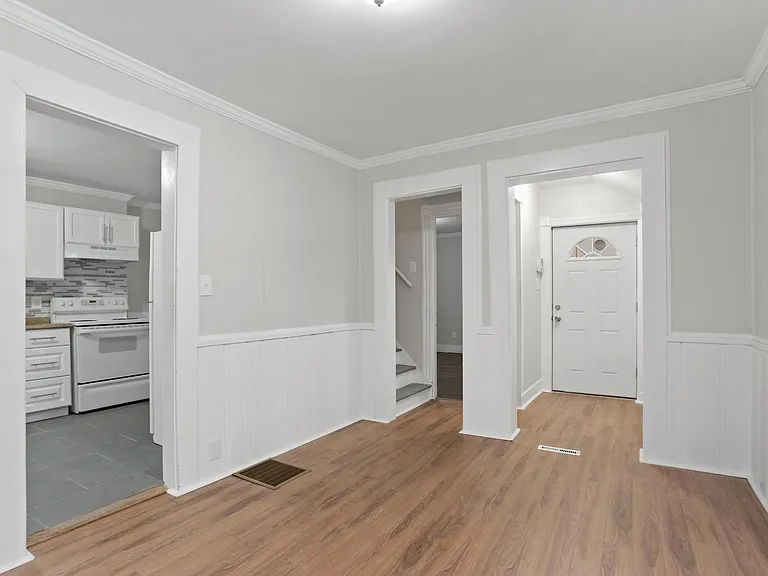 393 Huntington St — Photo 1